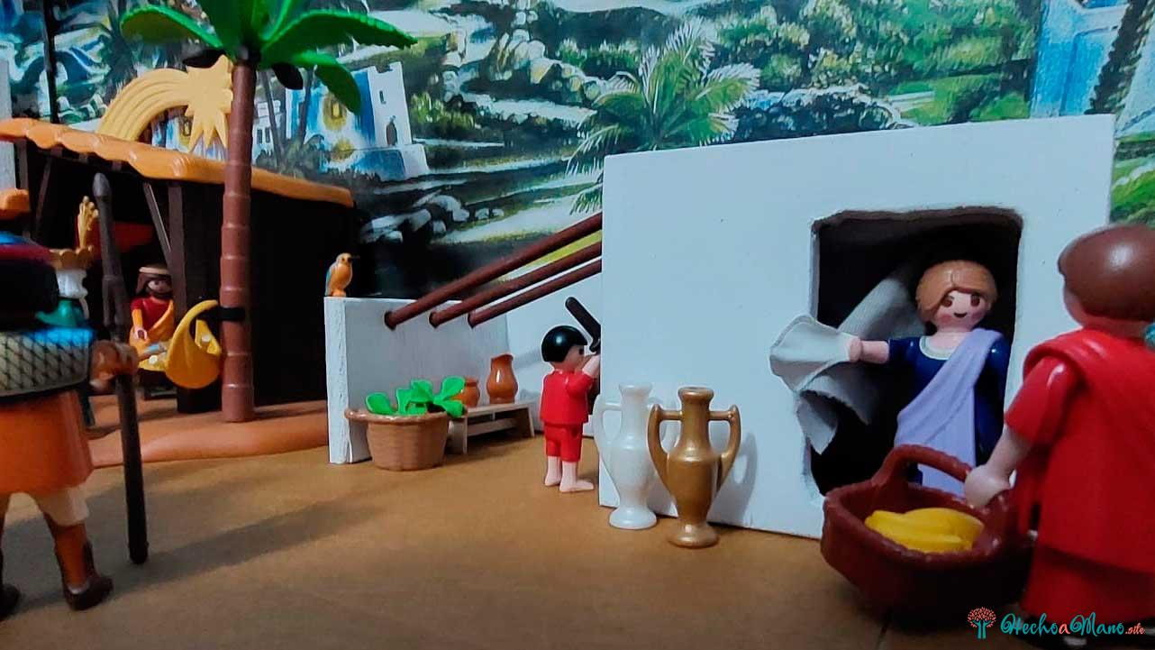 Casa para Belén tipo Playmobil hecha a mano con establo
